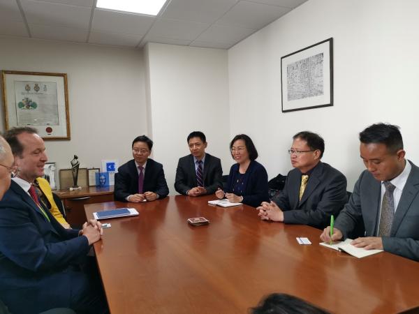 4-与伦敦大学学院眼科医院会谈.jpg 4-与伦敦大学学院眼科医院会谈.jpg