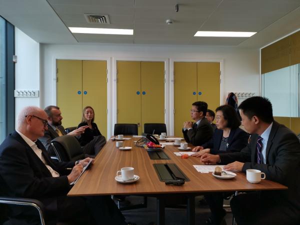 10-与格拉斯哥大学附属医院会谈.jpg 10-与格拉斯哥大学附属医院会谈.jpg